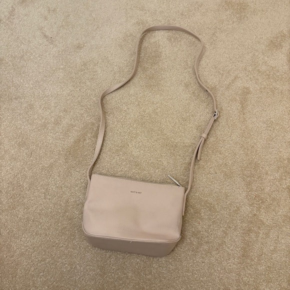 NWOT Sam Vegan Crossbody - Picture 4 of 10